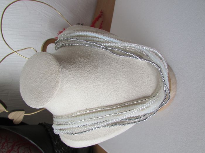 Collier magnétique rangs blancs argentés Zabok