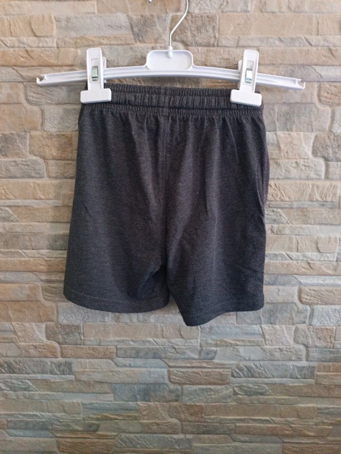 Short anthracite Kiabi 5A - photo numéro 2