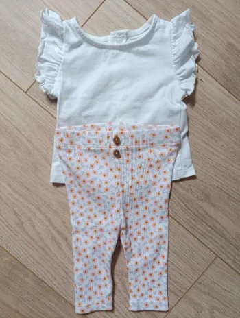 Ensemble fille taille 1 mois