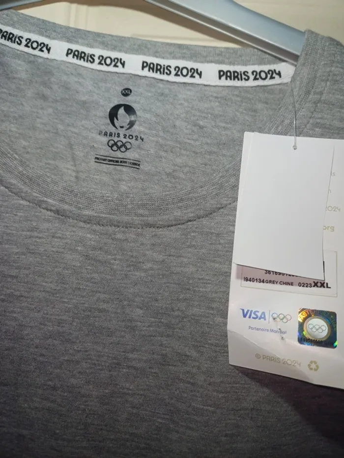 T-shirt Official Product - photo numéro 3