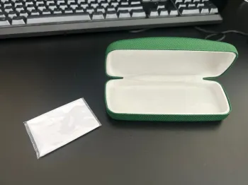 Boîte à lunettes Lacoste vide