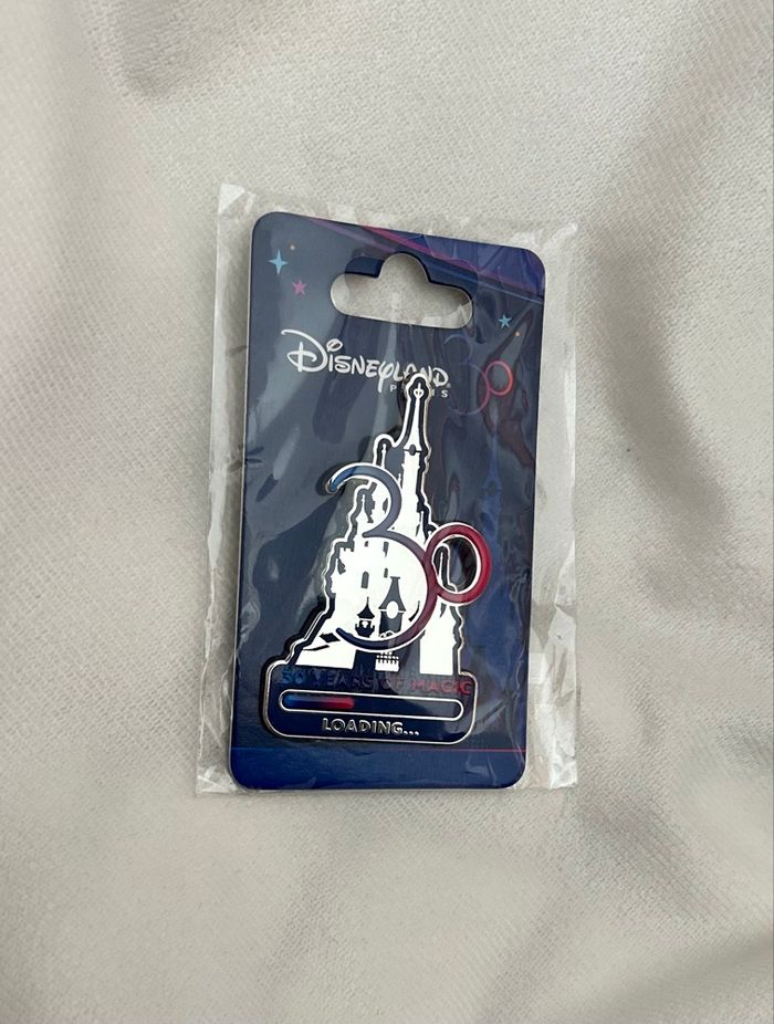 Pin’s Officiel Disneyland Paris 30 ans de magie
