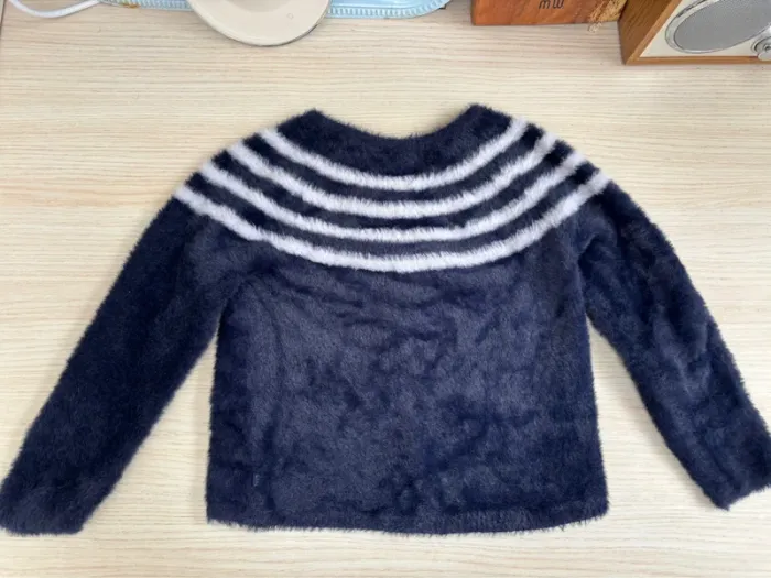 Pull Okaïdi fluffy marine taille 5 ans - photo numéro 4