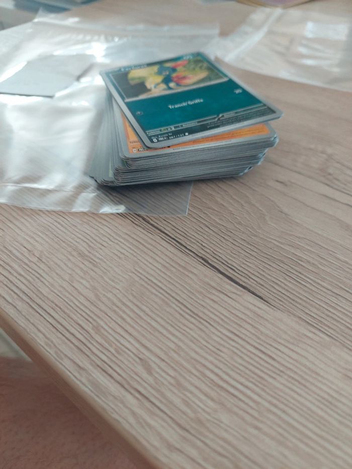 Lot de 60 cartes pokemon ev 8.5 évolutions prismatiques - photo numéro 2