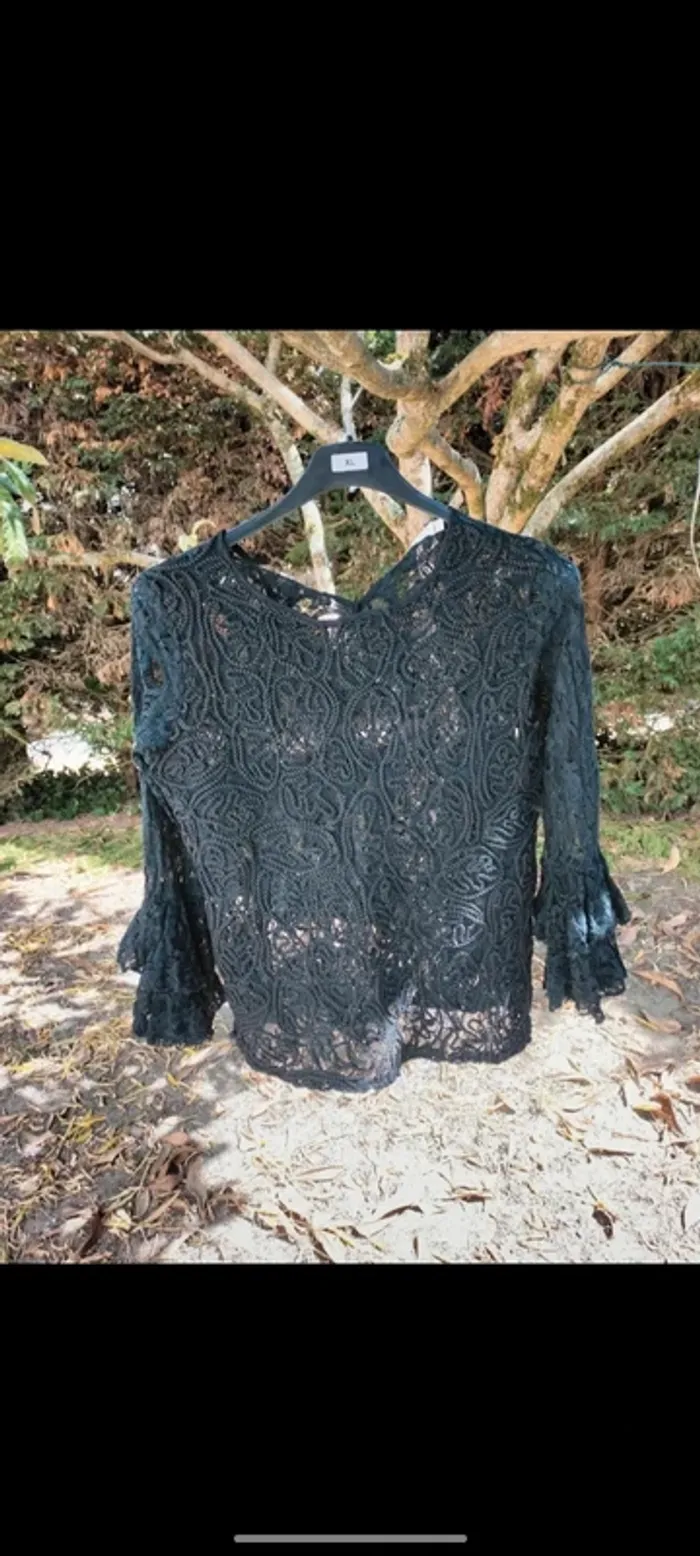 Top en dentelle noir T M