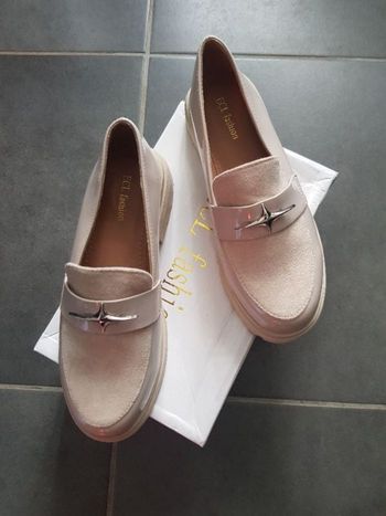 Magnifique mocassins beige pointure 36 neuve