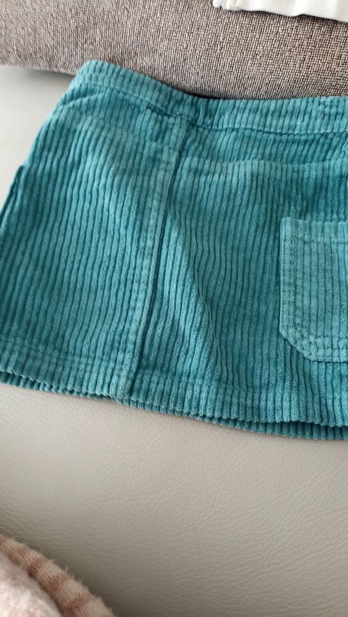 Gilet fille ( blouson)puma et petite jupe verte - photo numéro 4