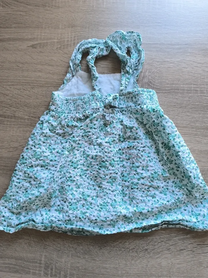 Robe fleurie Zara notée 3-4 ans taille petit 2-3 ans - photo numéro 2