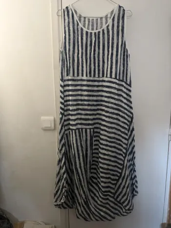 Robe longue d'été blanche et bleue T.L.
