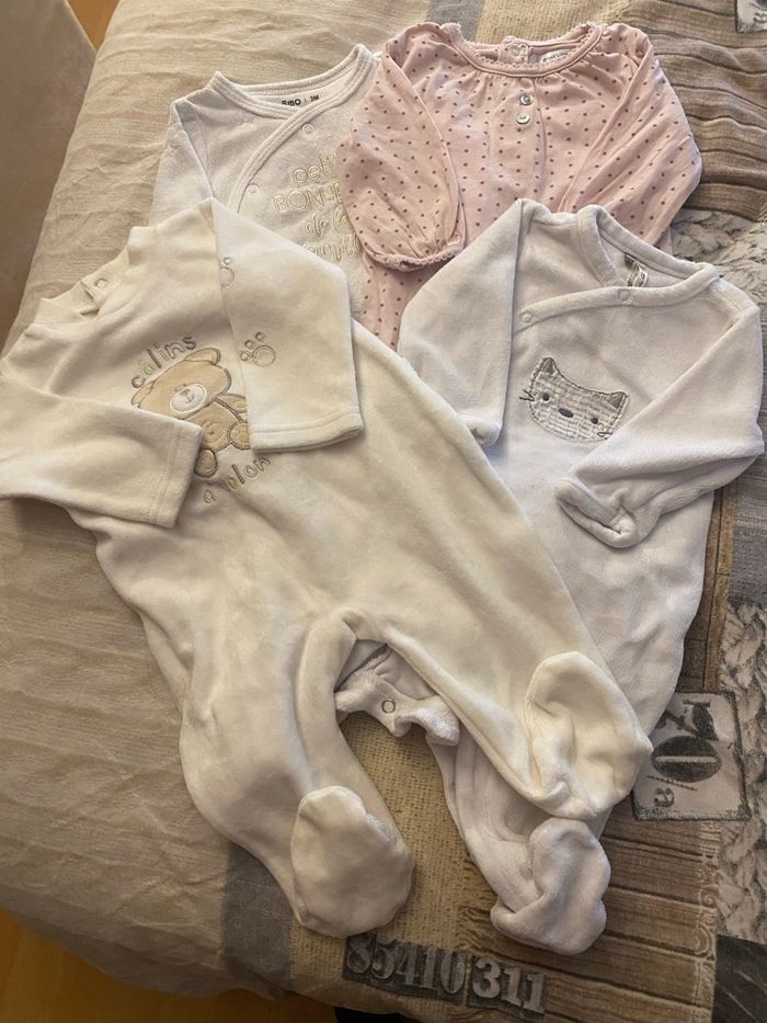 4 pyjama TBE 3 mois différente marque dont gemo bout chou