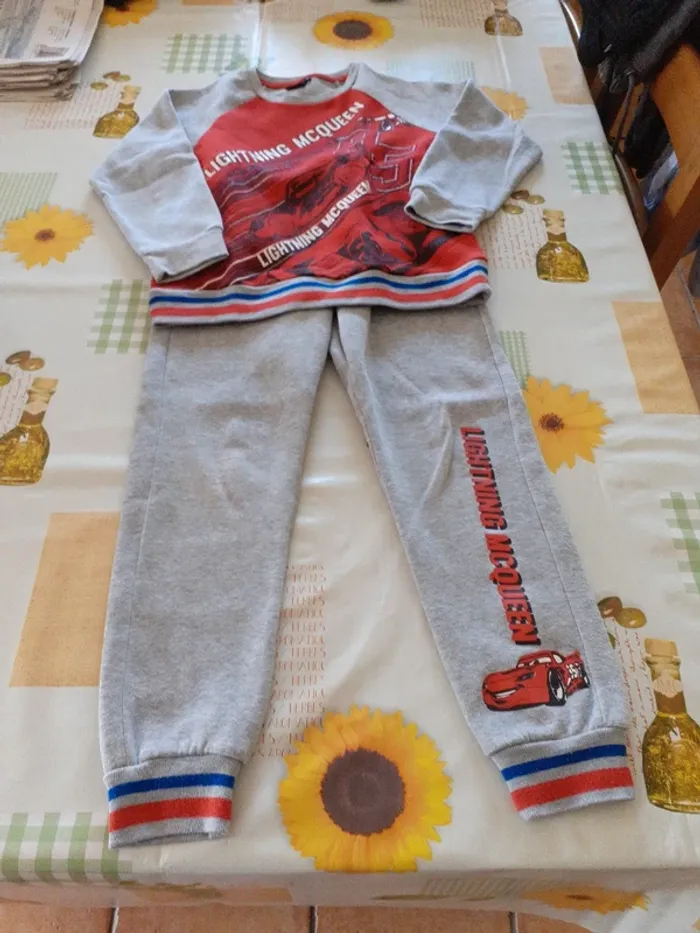 Ensemble pantalon et pull Cars