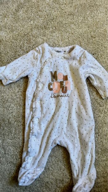 Pyjama velours blanc et rose Gémo – 1 mois