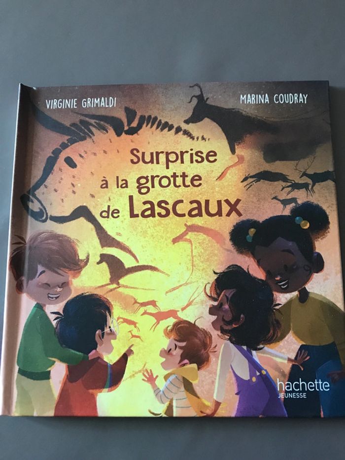 Livre Surprise à la grotte de Lascaux