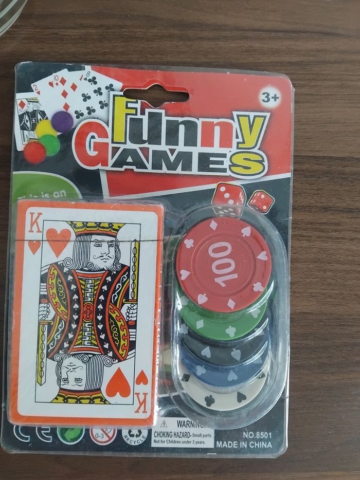 Jeu de cartes poker + 5 jetons - photo numéro 2