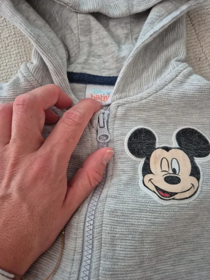 Gilet a capuche Mickey 24 mois - photo numéro 4