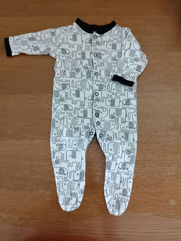 9 pyjamas - photo numéro 4