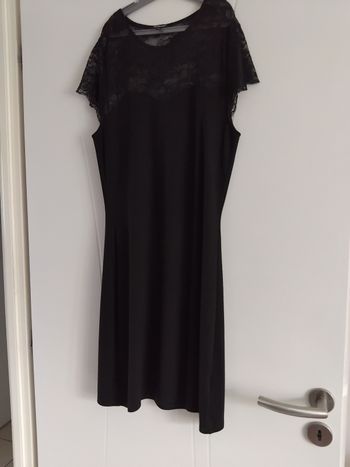 Robe noire haut dentelle