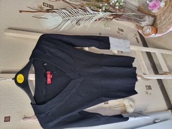 Pull Guess taille M a bien étais porté