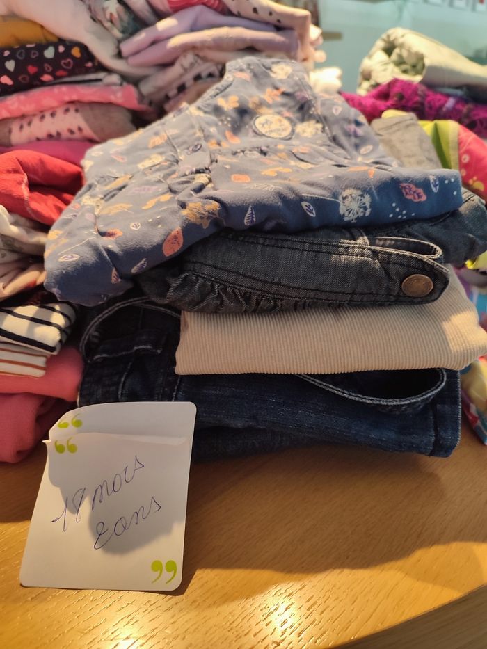Lot de vêtements fille 18 mois à  2 ans propres, repassés et pliés - photo numéro 4