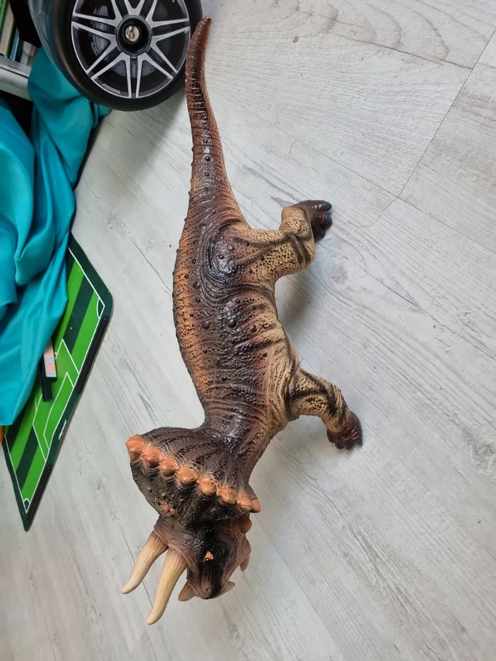 Grand dinosaure - photo numéro 3