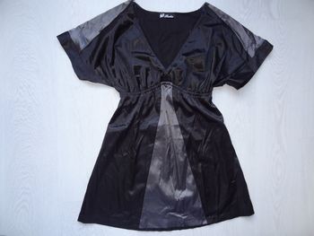 Tunique Pimkie brillante noire et grise indiquée taille S mais convient à un XS