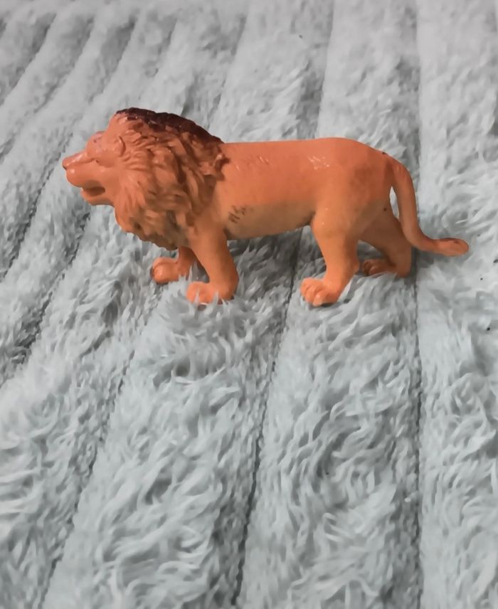 Figurine lion