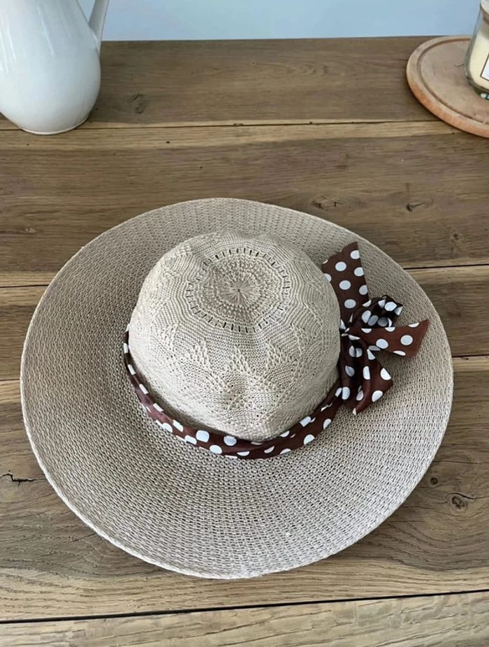 Chapeau beige/crème avec noeud à pois - photo numéro 2