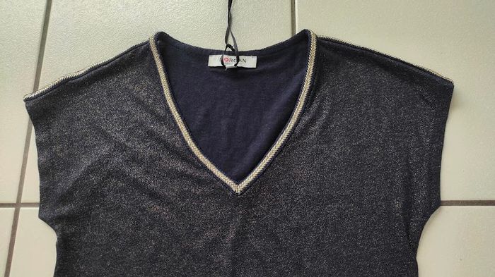 tee shirt MORGAN bleu marine avec liseret or col et épaule taille 36 NEUF - photo numéro 5