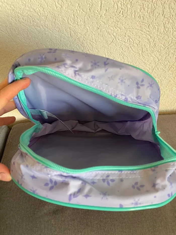 🎒Sac à dos La Reine des Neiges en reliefs – Elsa, Anna & Olaf - photo numéro 3