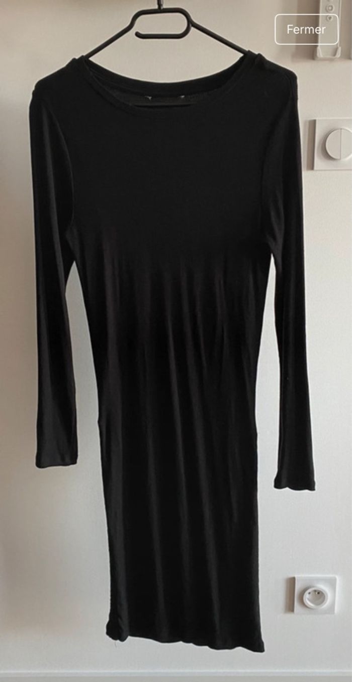 Robe noire - photo numéro 2