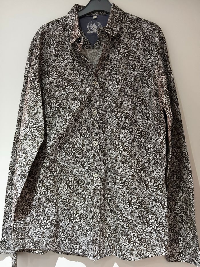 Très belle chemise homme Carnet de Vol blanche à motifs