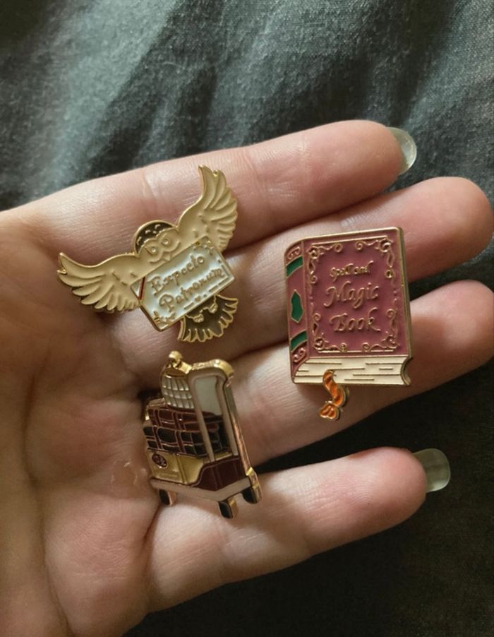 Lot NEUF de 3 pin’s sur le thème d’Harry POTTER - photo numéro 2
