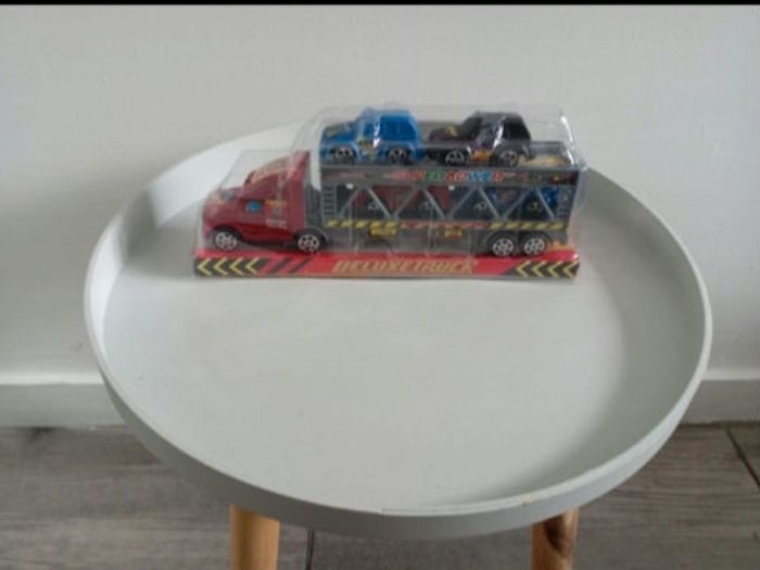 Camion de transport+ 4 voitures