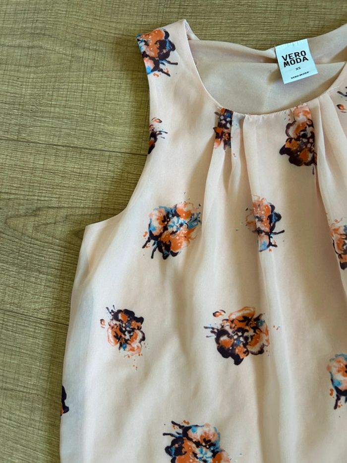 Blouse rose et fleurie sans manches Vero Moda taille XS jamais portée - photo numéro 13