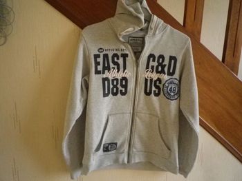 GILET A CAPUCHE