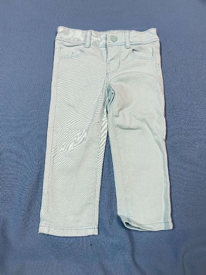vends pantacourt kiabi couleur vert d'eau taille 3 ans