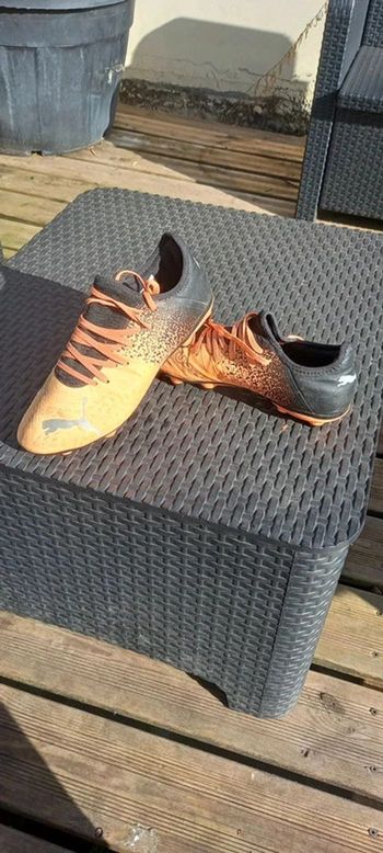 chaussures crampons de football Puma future taille 42