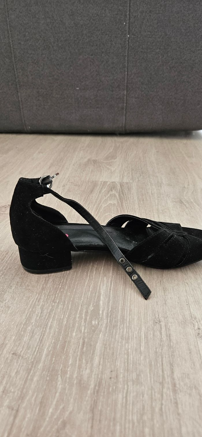 Pied nu petit talon - photo numéro 3