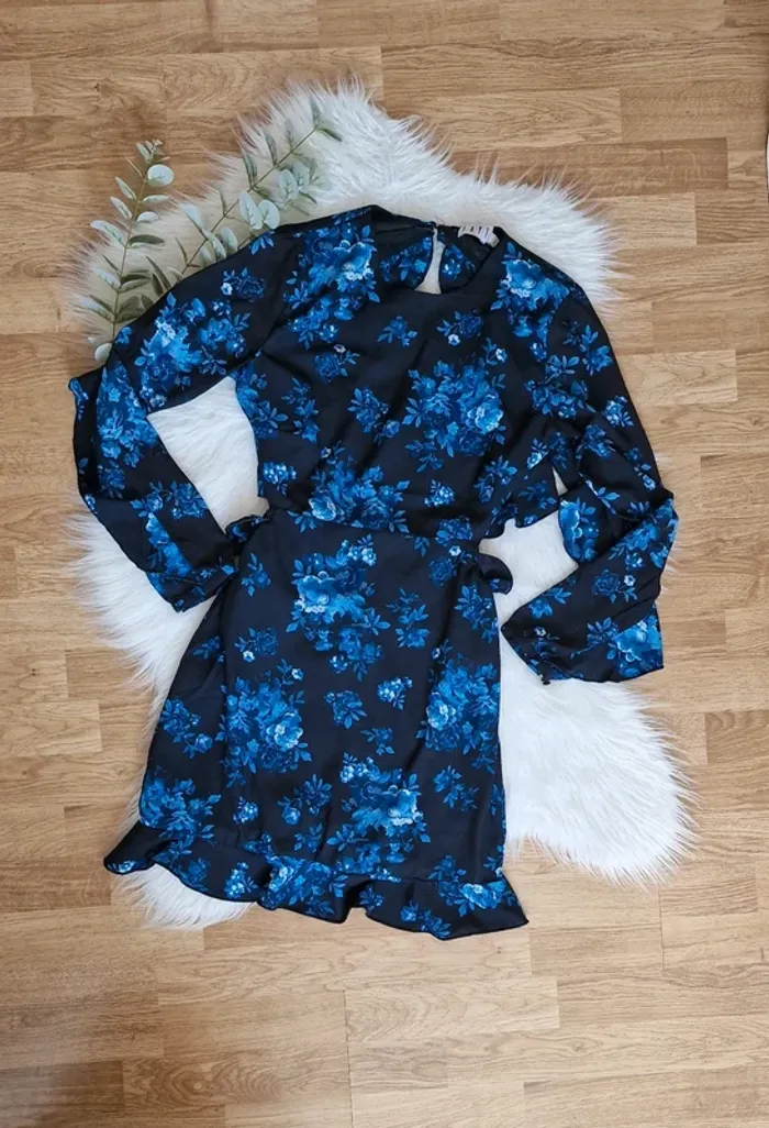 Magnifique robe dos ouvert - photo numéro 2