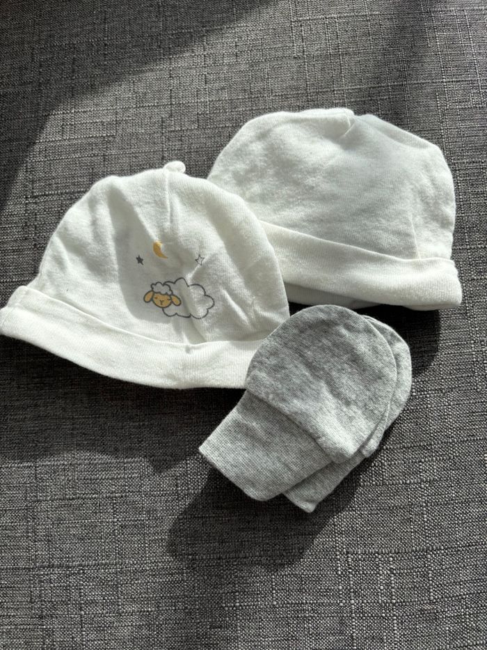 Bonnets de naissance + moufles anti-griffures