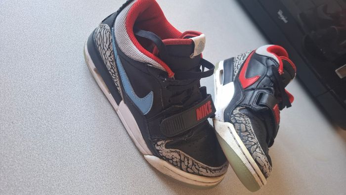 Baskets Nike Jordan pointure 38,5 gargon - photo numéro 2