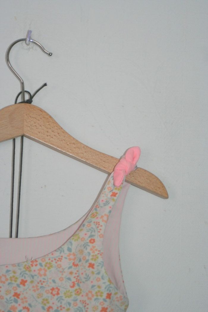 Maillot de bain fleuri doit correspondre à un 4/5 ans - photo numéro 5
