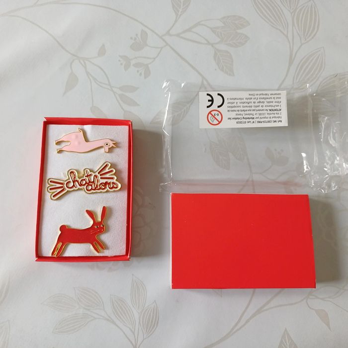 Coffret 3 pins, broches Catimini