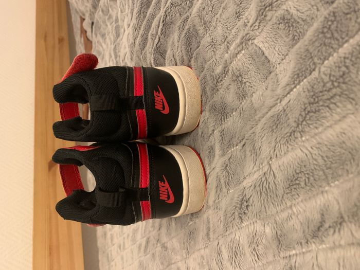 Nike rouge et noir - photo numéro 2