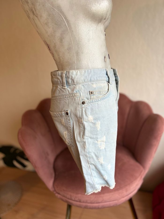 Short en jean clair style vintage, coupe droite au-dessus du genou - photo numéro 5