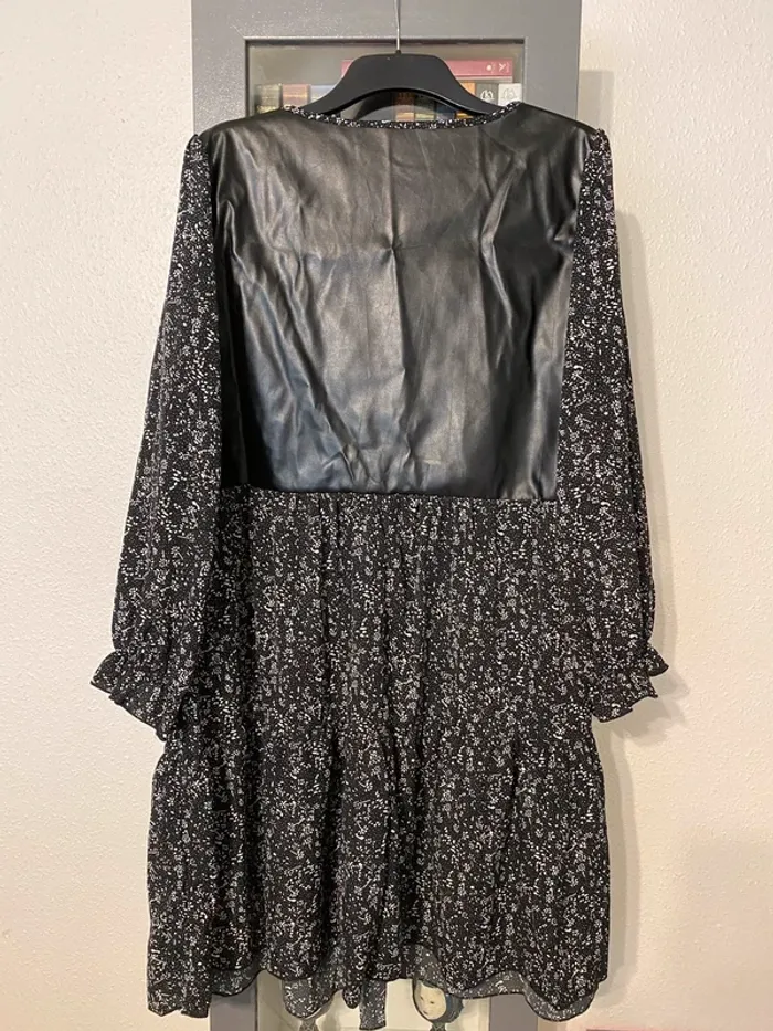 superbe robe évasée SHEIN taille 4xl 52 / 54  neuve - photo numéro 4