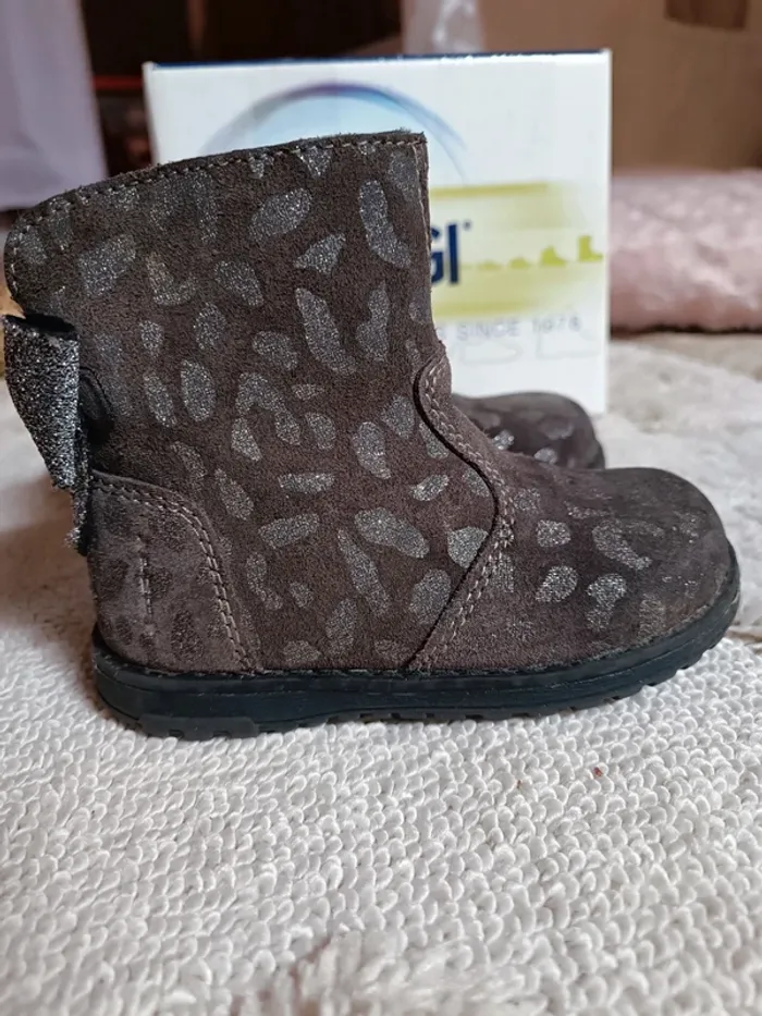 Magnifiques bottines Primigi taille 23 avec nœud derrière - photo numéro 5
