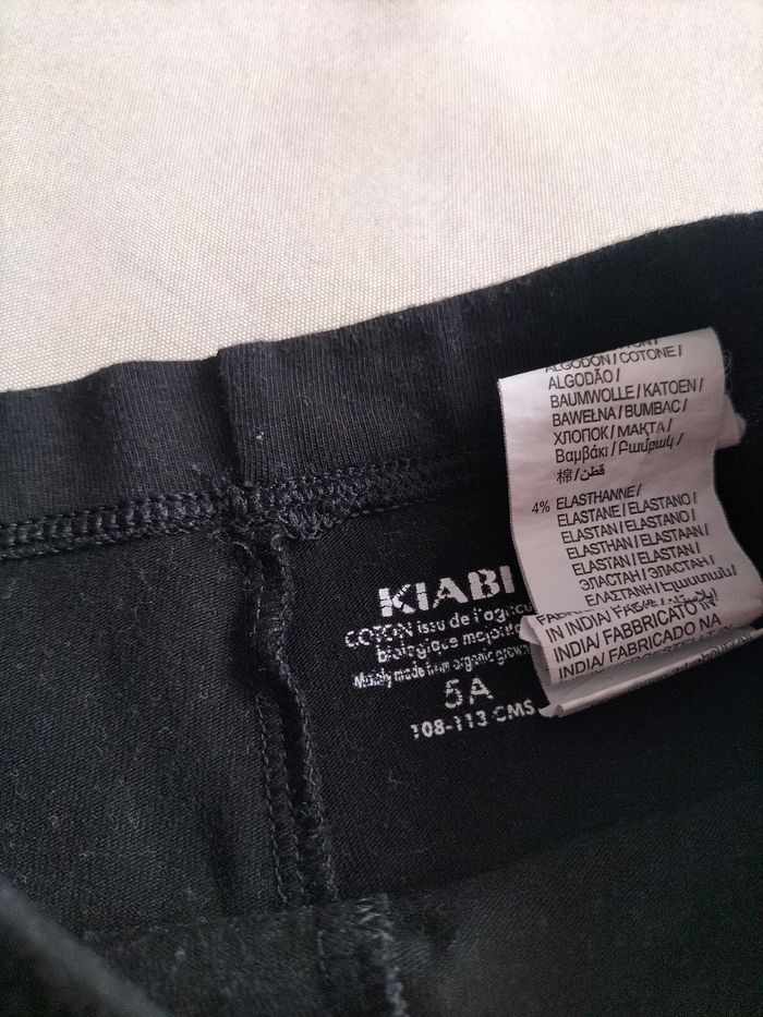 🖤 Lot de 2 leggings noir - 5 ans - Tissaia et Kiabi - Très bon état 🖤 - photo numéro 2
