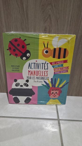 Livre d activités manuelles