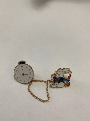 Pins lapin et son horloge